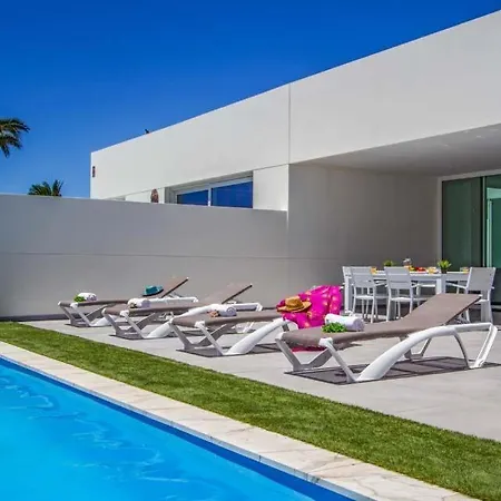 In Playa Blanca Sleeps 6 Includes Swimming Pool And Air Con Villa *