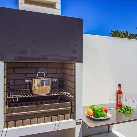 In Playa Blanca Sleeps 6 Includes Swimming Pool And Air Con Villa *